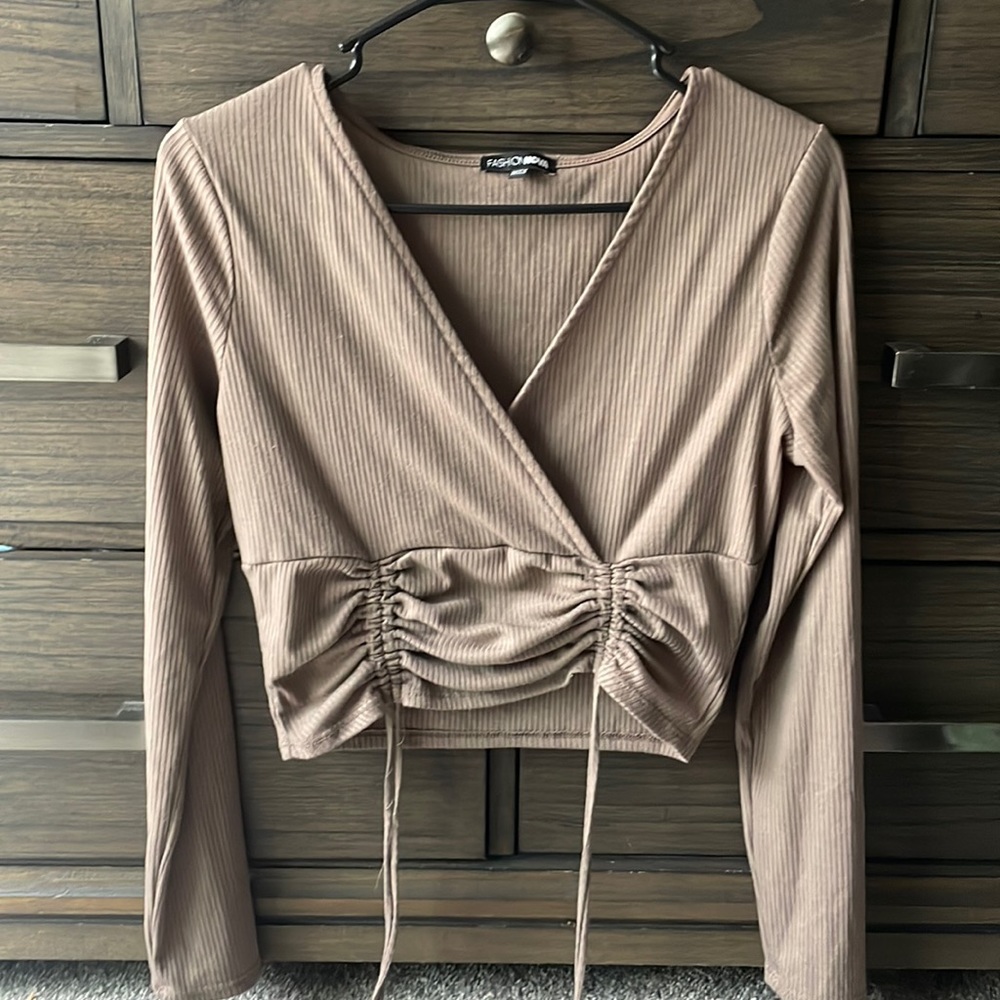 Fashion nova long sleeve v cut crop top